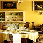 فندق De 3*